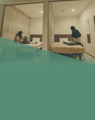 3COMFORT 利便性も高く快適 高品質ベットSertaを使用した完全個室の客室はセキュリティも万全で利便性も高く快適にお過ごしいただけます。
